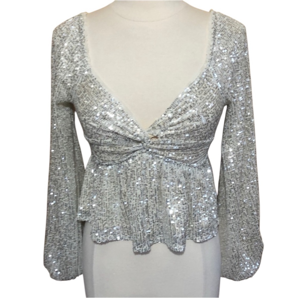 Audrey Parks Ivory w/sliver sequins and ballon sleeves w/tool trim Size Small